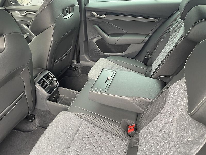 Škoda Octavia 2,0 TSi - fotka 19 z 23