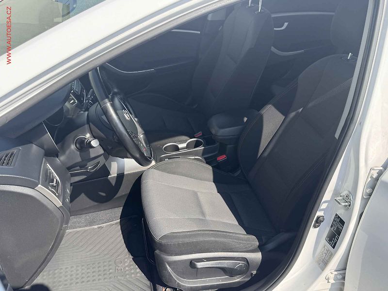 Hyundai i30 (2015) 1.6GDi, 2.maj,ČR, AC, tempo - fotka 9 z 14