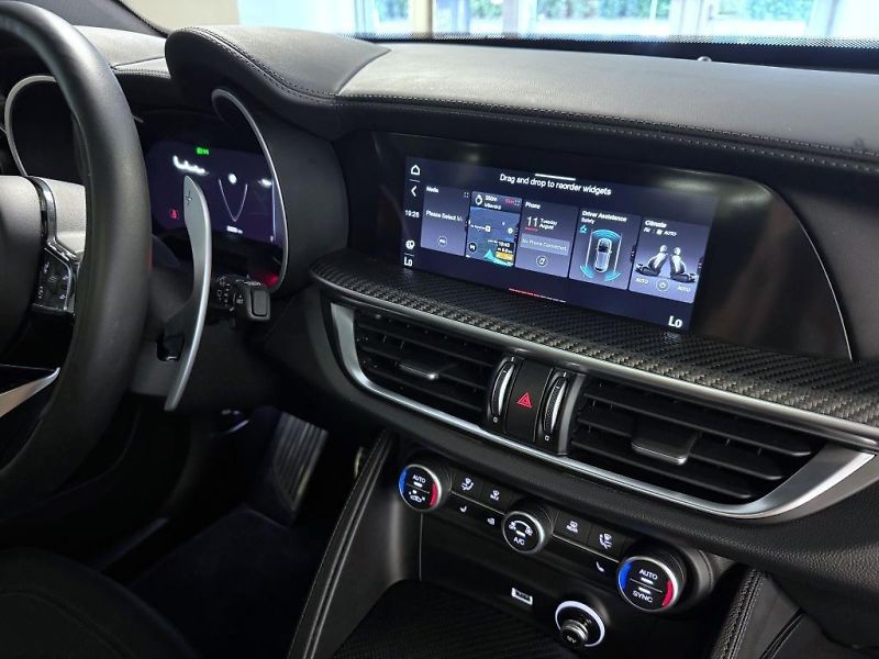 Alfa Romeo Stelvio (2025) 2.9 V6 BiTurbo 520k QV Carbon - fotka 13 z 28
