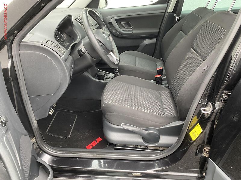 Škoda Roomster (2014) 1.2 TSi, Scout, +kola, panor - fotka 9 z 18