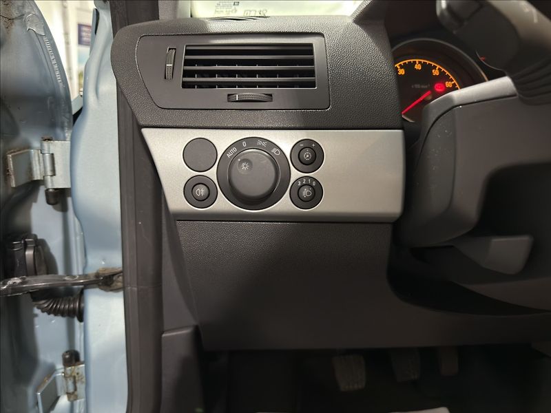 Opel Astra 1,6   i H KLIMATIZACE TEMPOMAT - fotka 11 z 36