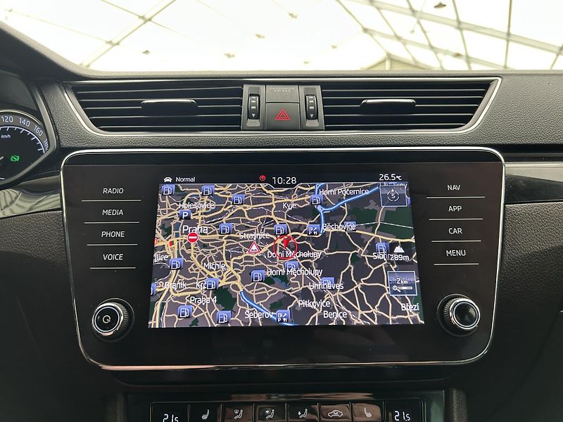 Škoda Superb 2.0 TDI L&K - fotka 11 z 29