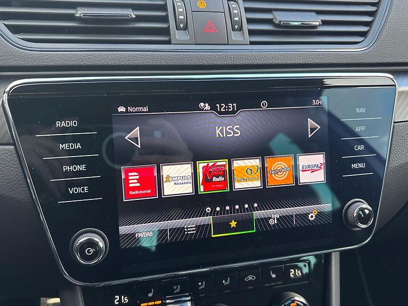 Škoda Superb Sportline 4x4 DSG - fotka 19 z 29