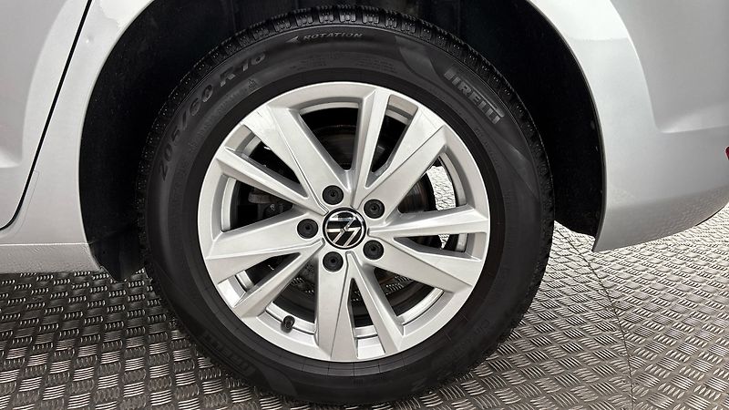 Volkswagen Touran 2.0 TDI DSG Highline - fotka 19 z 26
