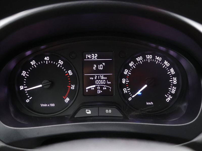 Škoda Rapid 1,2 TSI Klima Tažné CZ 1.Maj - fotka 14 z 25