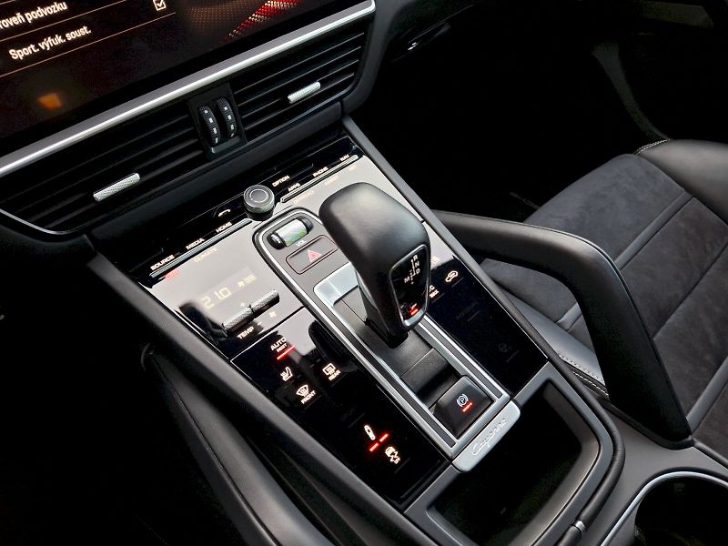 Porsche Cayenne (2023) GTS 4,0 338kW - fotka 33 z 35