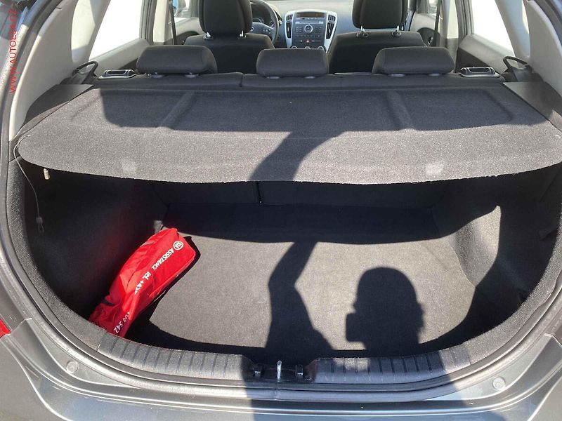 Kia Ceed (2011) 1.4i, ČR, AC, temp. - fotka 7 z 16