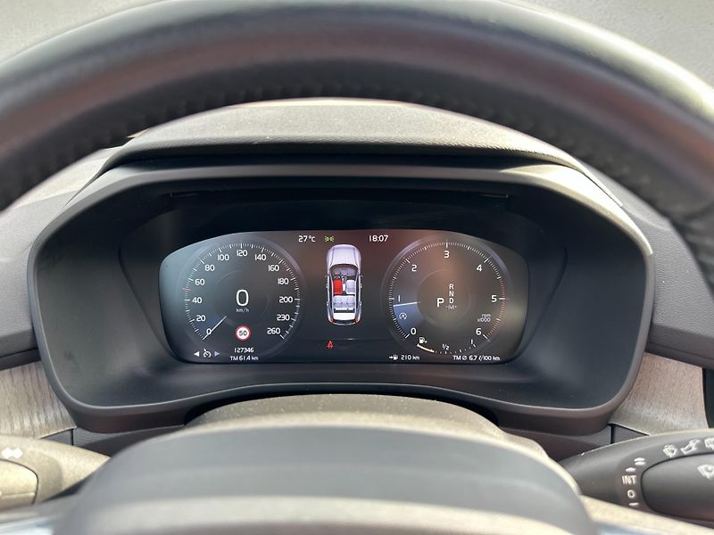 Volvo XC40 (2020) D3|Inscr.|Pano|Kam|Kůže|Tažné| - fotka 9 z 14