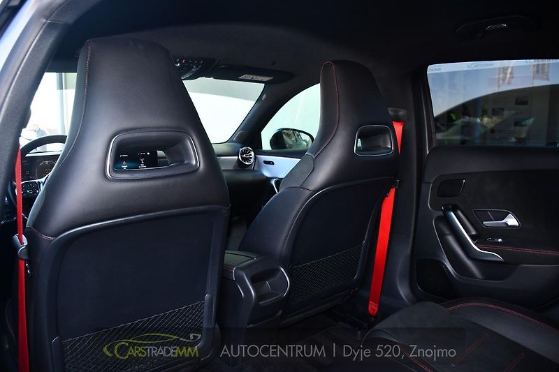 Mercedes-Benz Třídy A A 35 AMG 4MATIC AERO - fotka 12 z 55