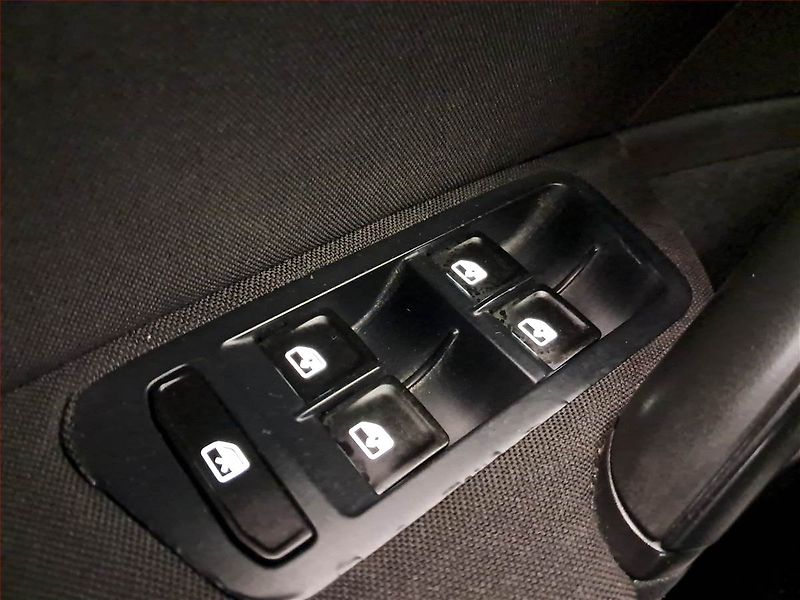 Volkswagen Golf (2015) 1.6 TDI, Serv.kniha, Navi - fotka 16 z 16