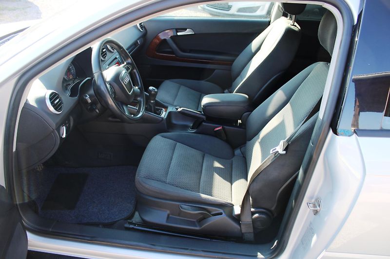 Audi A3 (2012) 2,0TDI 125KW KLIMA XENONY ALU - fotka 9 z 18
