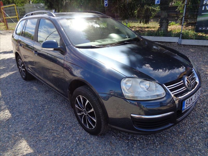 Volkswagen Golf Variant 1,6 - fotka 1 z 22