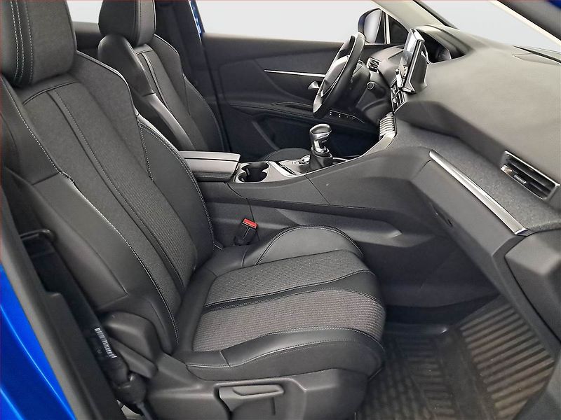 Peugeot 3008 (2023) 1.2 PureTech - fotka 9 z 18