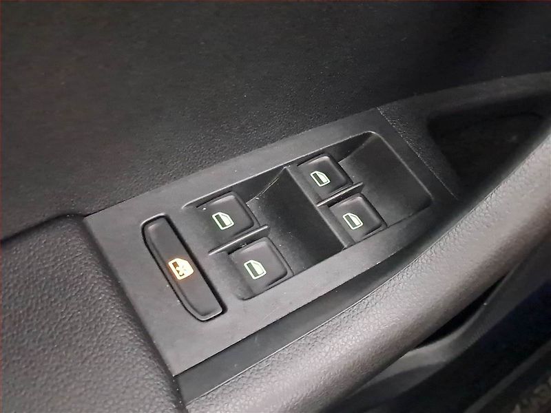 Škoda Octavia (2013) 2.0 TDI, Navi, Xenony - fotka 16 z 18