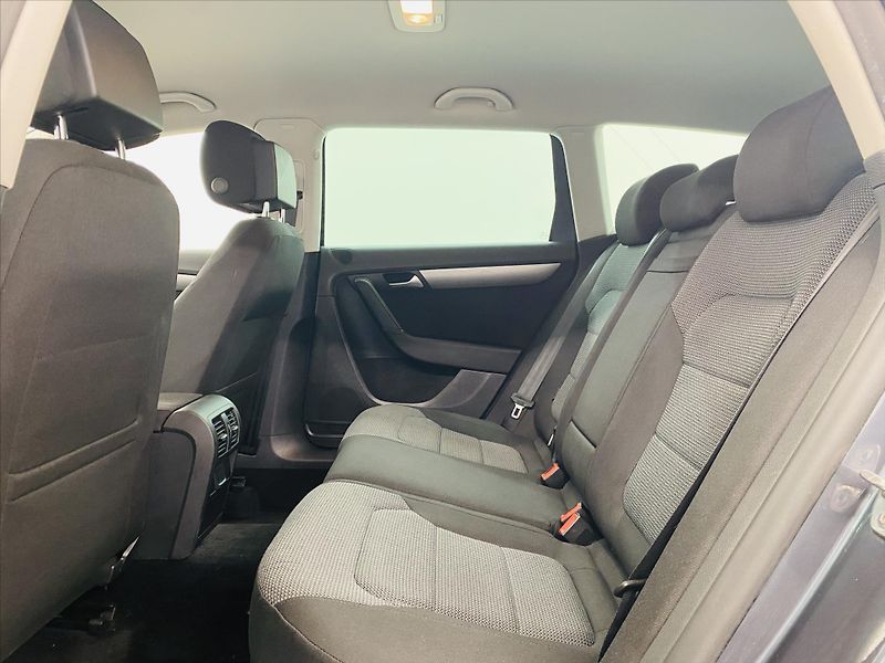 Volkswagen Passat 2,0 TDI DSG 125 kW 4Motion - fotka 6 z 26