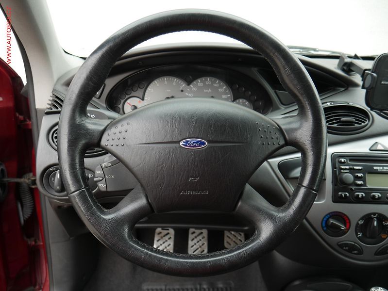 Ford Focus (2001) 1.6i, AC, el. výbava - fotka 14 z 15
