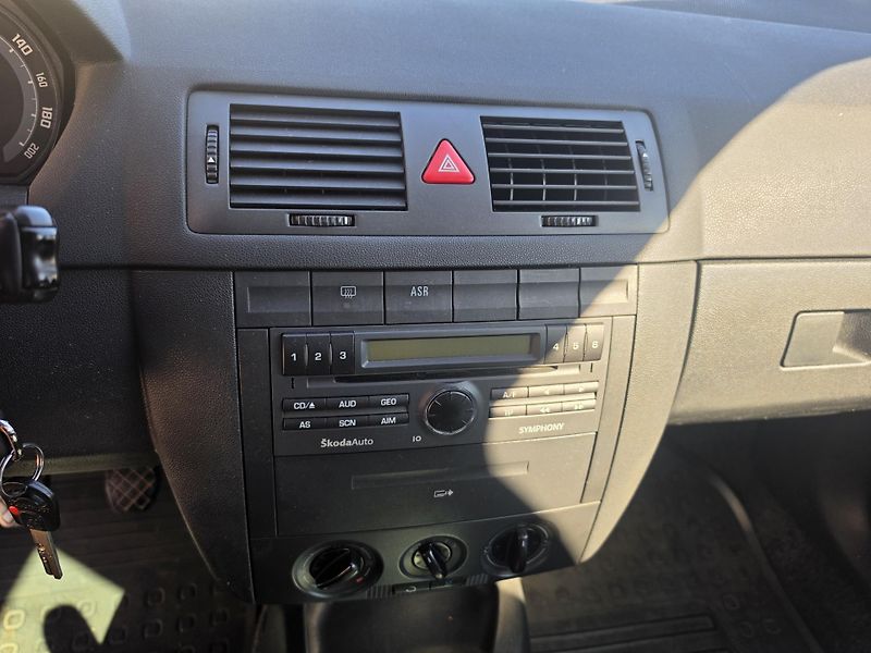 Škoda Fabia 1.2 HTP Park Senzor Klimatizac - fotka 12 z 18