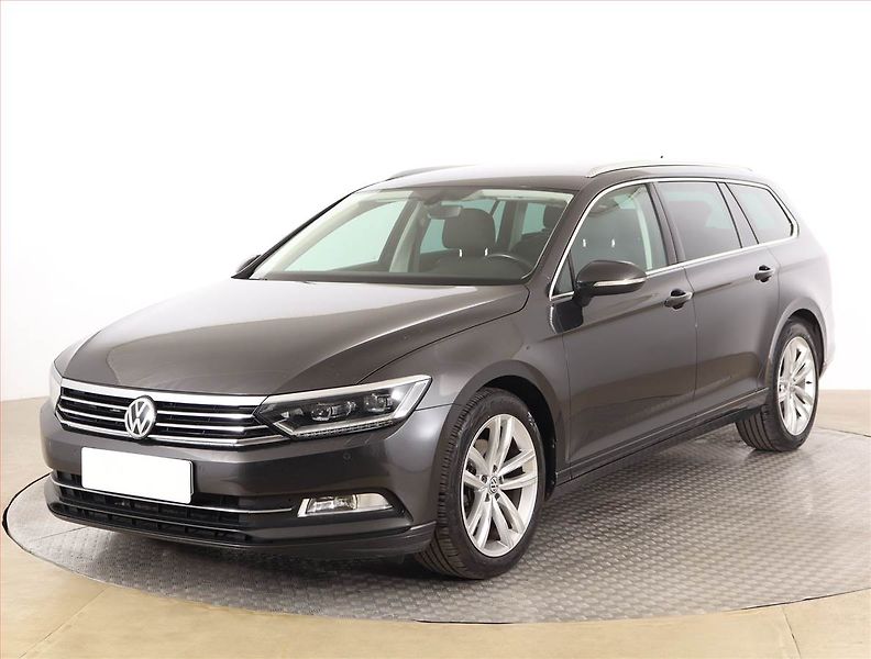Volkswagen Passat (2019) 2.0 TDI, Navi, Tempomat - fotka 2 z 18