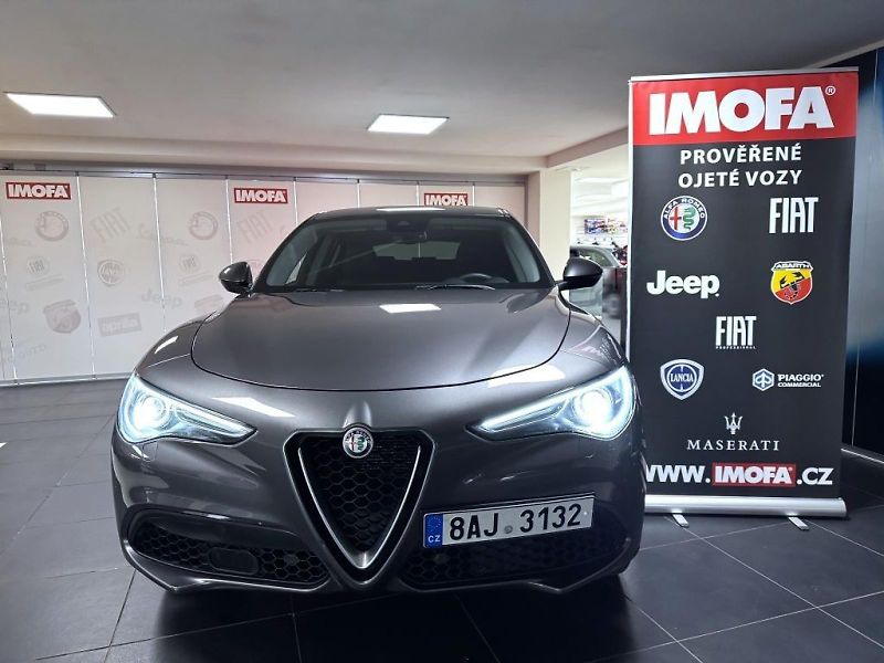 Alfa Romeo Stelvio (2018) 2.0 T 280k AT8 ZF Q4 4x4 Super - fotka 2 z 20