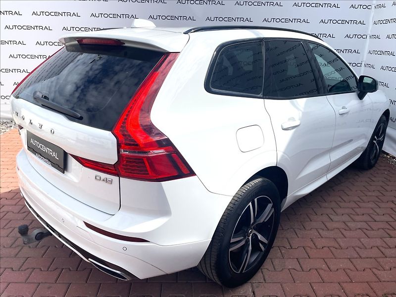 Volvo XC60 2,0 D,140kW,D4,4x4,AUT. R-DESI - fotka 9 z 25