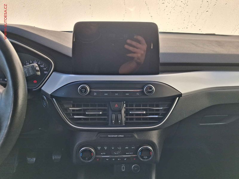 Ford Focus (2019) 1.5 TDCi, Titanium, LED - fotka 12 z 18