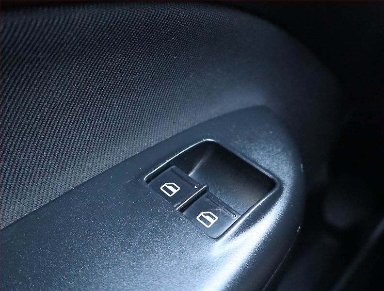 Škoda Octavia (2010) Ambiente 1.6 TDI, po STK - fotka 17 z 19