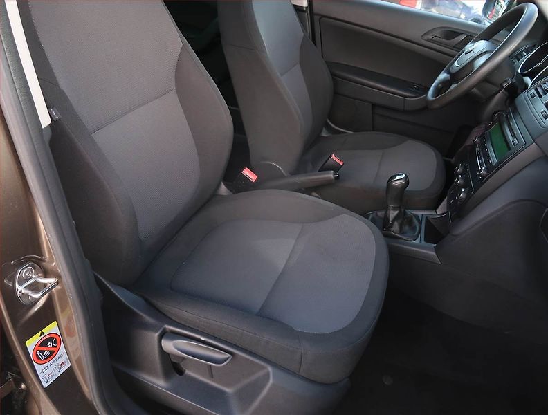 Škoda Yeti (2011) 2.0 TDI, 4X4, Serv.kniha - fotka 9 z 20