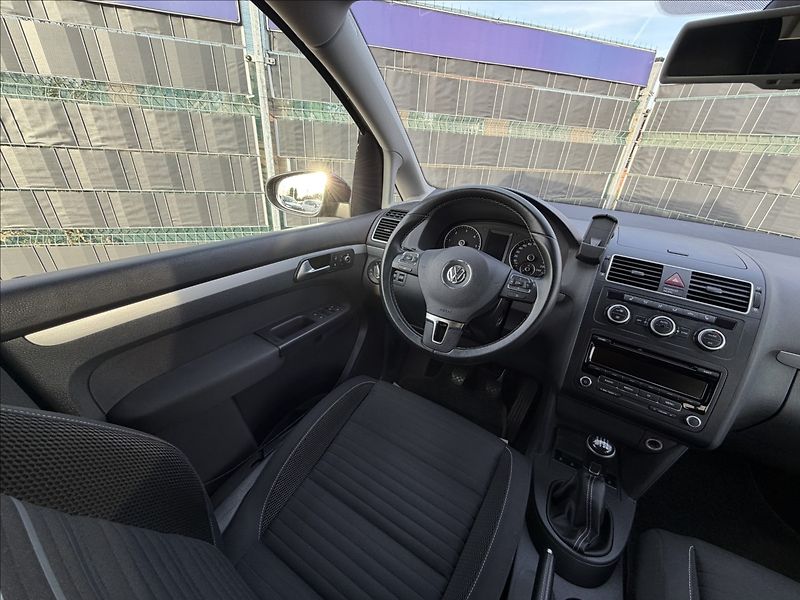 Volkswagen Touran 2.0 TDI Cup - fotka 8 z 19