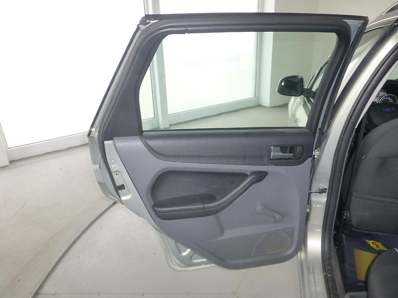Ford Focus (2009) 1,6TDCI-80KW-KLIMATIZACE*TAŽNÉ - fotka 12 z 24