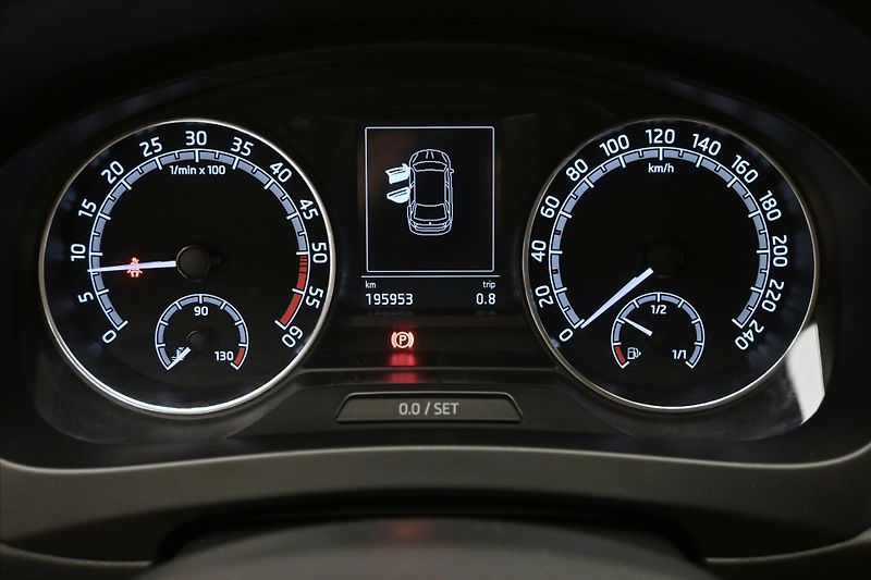 Škoda Rapid 1,6 TDI 85kW Style Záruka až 5 - fotka 16 z 29