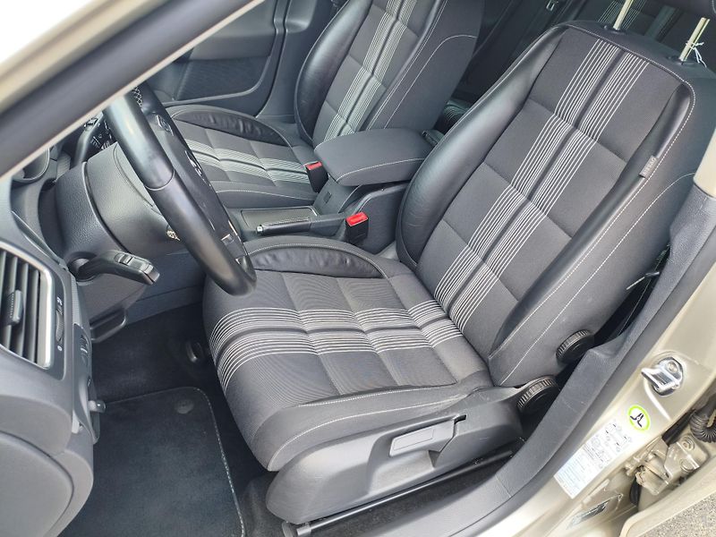 Volkswagen Golf (2013) VI 1,2 TSI Combi 77Kw Match - fotka 13 z 33