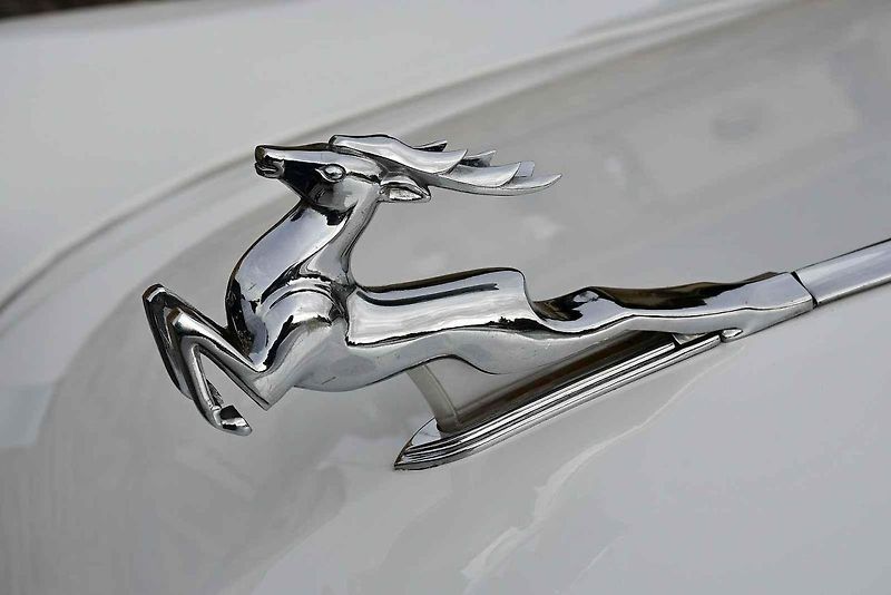 Na tradiční Lidický okruh dorazily desítky historických automobilů a motocyklů, které obdivovali návštěvníci z Kladna i širokého okolí.