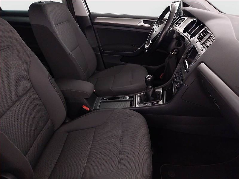 Volkswagen Golf (2014) Comfortline 1.2 TSI - fotka 9 z 23