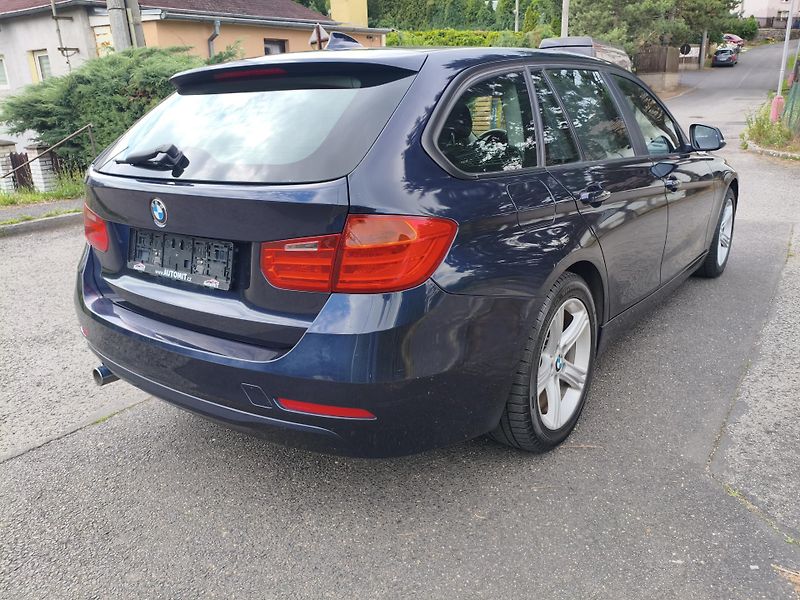 BMW Řada 3 (2013) 318 D 105Kw combi - fotka 6 z 31