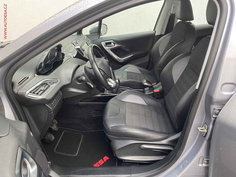 Peugeot 2008 (2017) 1.2 PT, Allure, navi, kamera - fotka 9 z 17