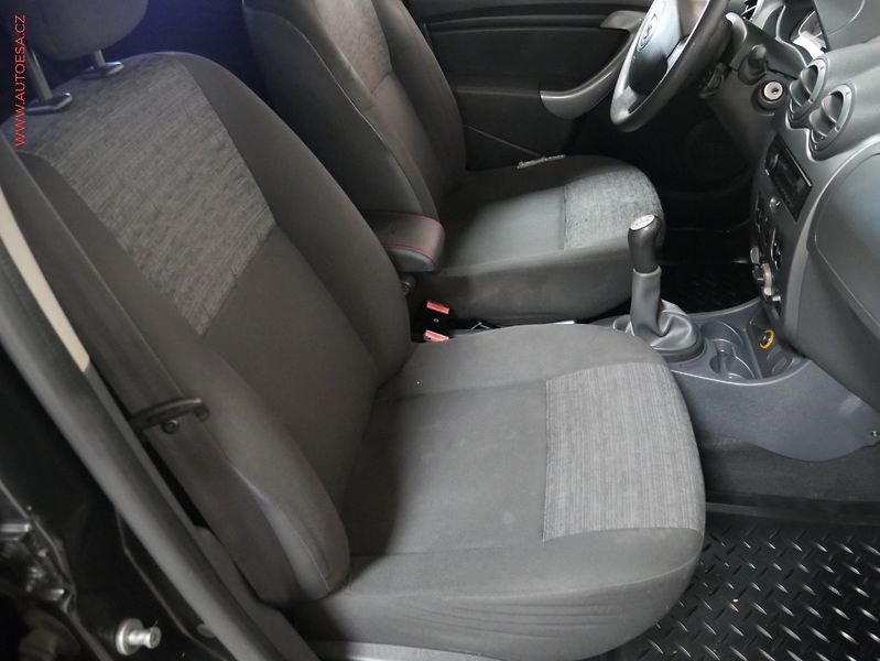 Dacia Duster (2011) 1.6i, ČR, AC - fotka 12 z 17