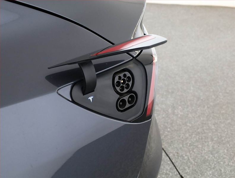 Tesla Model 3 (2021) Std Range Plus 52kWh, SoH 85% - fotka 20 z 21