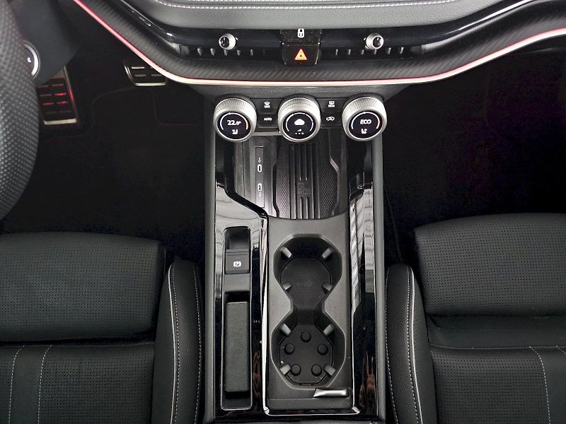 Škoda Superb (2025) 1.5PHEV 205k SPORTLINE - fotka 23 z 34