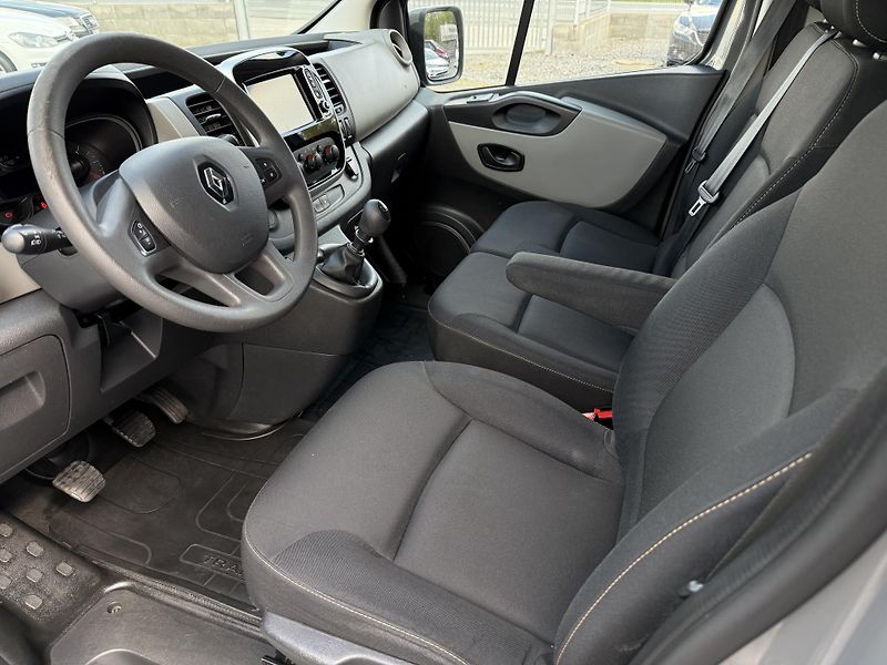 Renault Trafic 1.6dCi 89kW 9 míst ČR - fotka 9 z 20