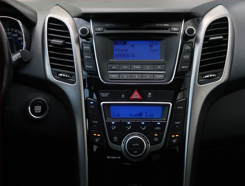Hyundai i30 (2014) 1.6 CRDi, nová STK - fotka 12 z 17