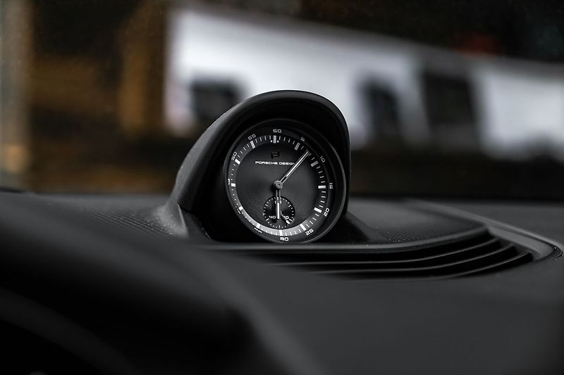 Porsche Taycan PDCC, ventilace, pano - fotka 28 z 41