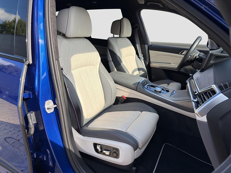BMW X7 M60i xDrive - fotka 14 z 22