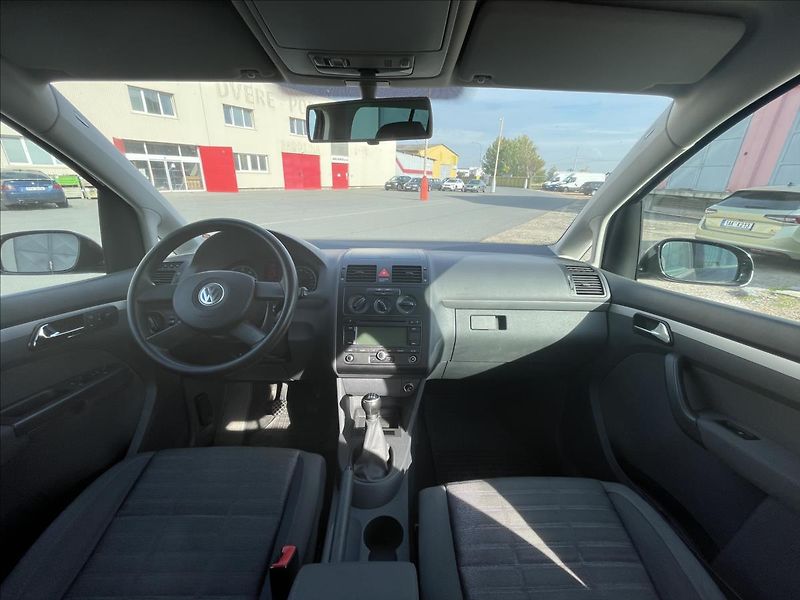 Volkswagen Touran 1,4TSI 103kW*jen 96.tis.km*Roz - fotka 27 z 40