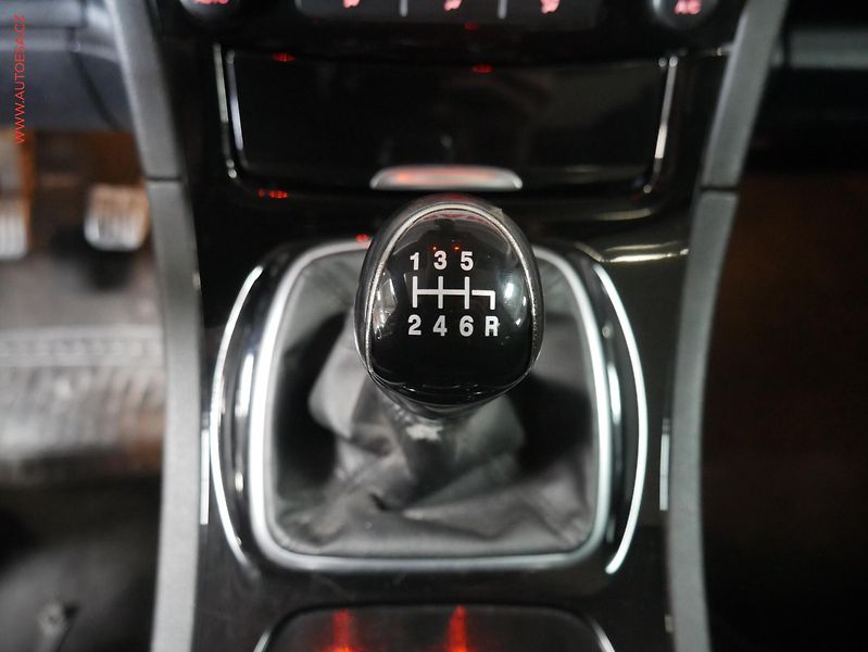 Ford Galaxy (2011) 2.2 TDCi, ČR, Ghia, panor - fotka 17 z 20