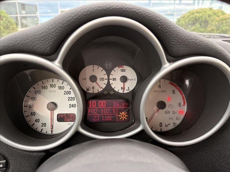 Alfa Romeo 147 1,9 JTD 85kW - fotka 13 z 21