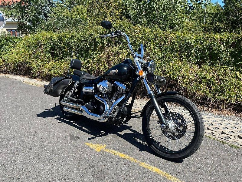 Harley-Davidson FXDWGI Dyna Wide Glide (2012) - fotka 1 z 16