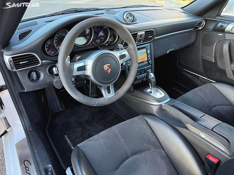Porsche 911 4 GTS - fotka 21 z 38