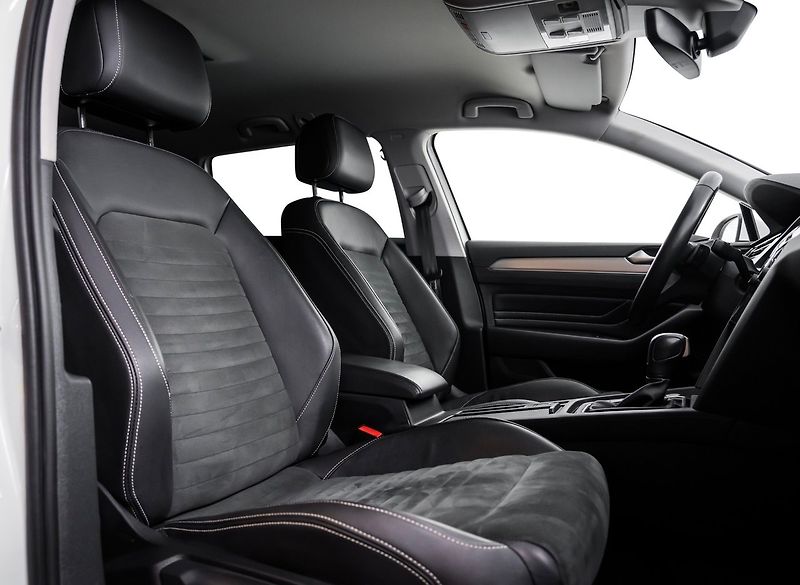 Volkswagen Passat TDI 4M 147kW R-Line - fotka 17 z 21