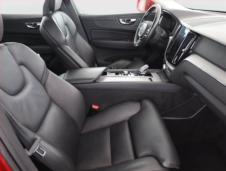Volvo XC60 (2020) B4 AWD - fotka 7 z 22