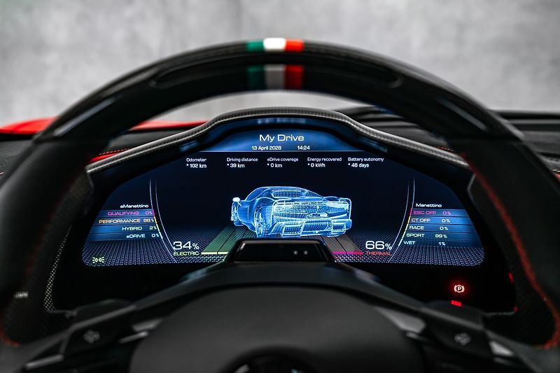 Ferrari 296 GTB Speciale, lift, surround, ACC - fotka 34 z 35